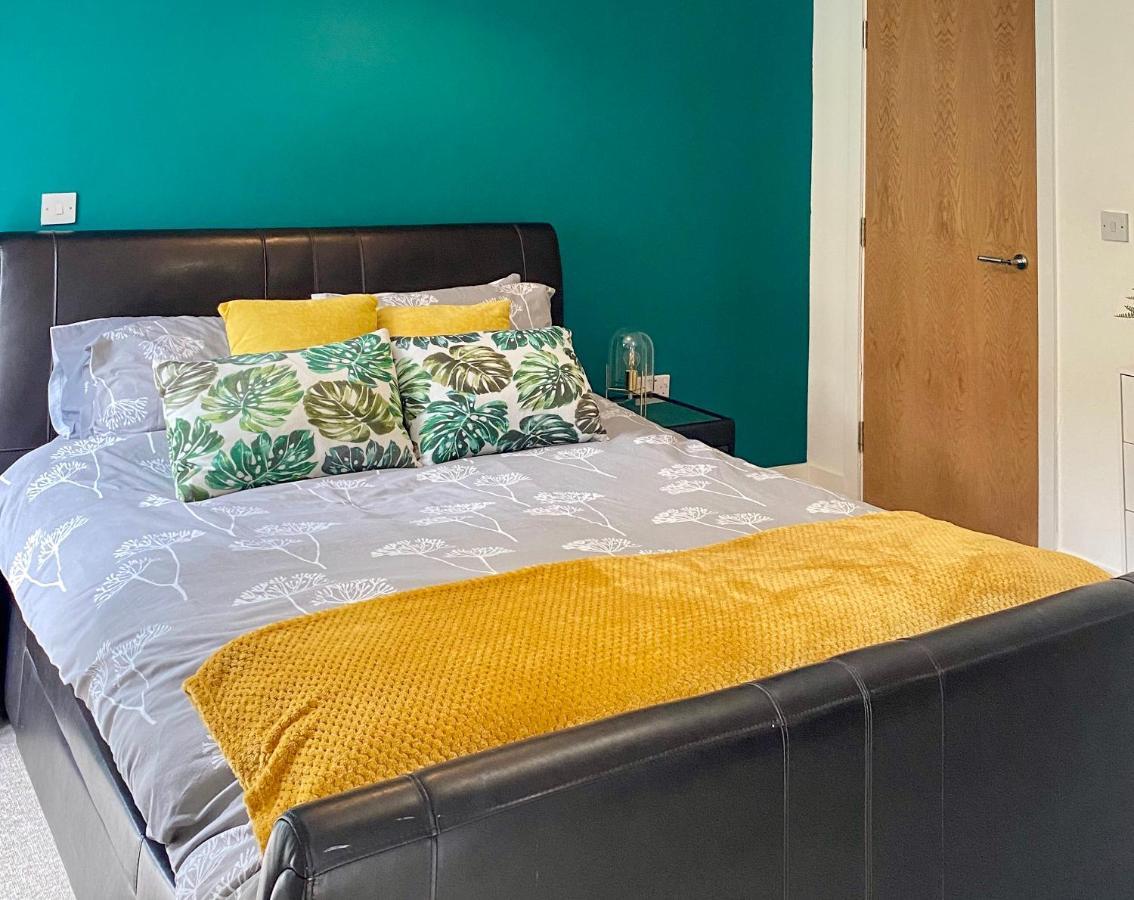 Beautiful, Contemporary 3 Bedroom Apartment บาธ ภายนอก รูปภาพ