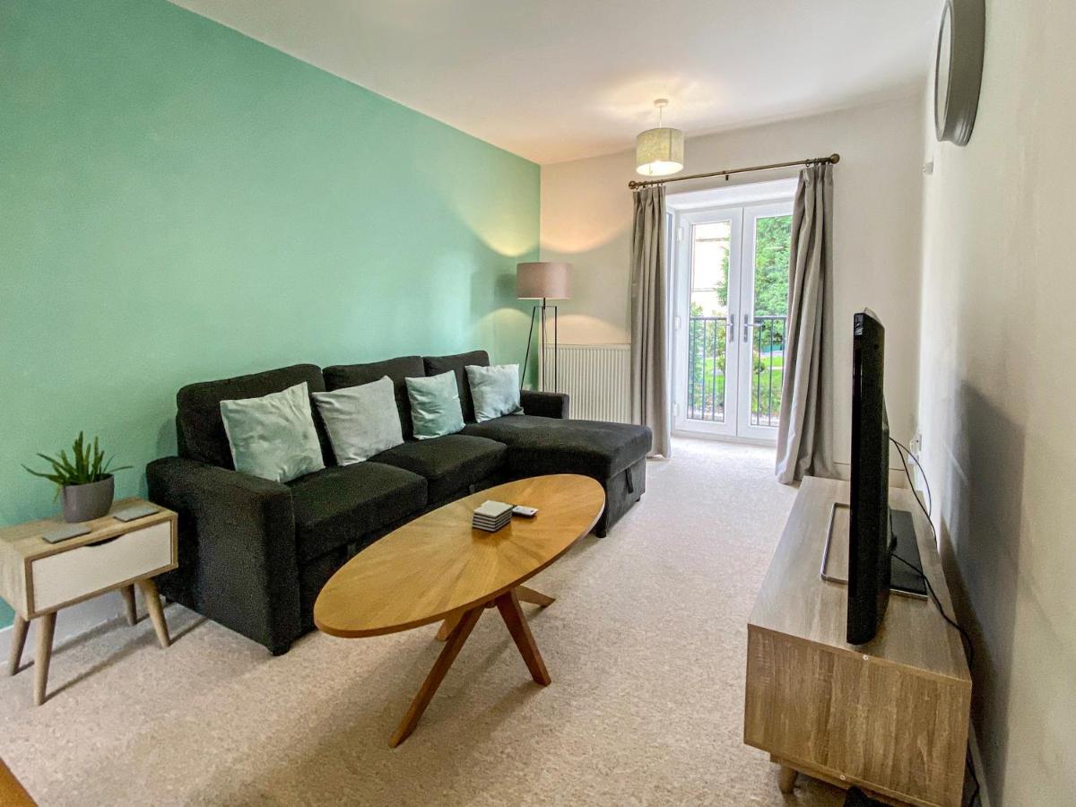 Beautiful, Contemporary 3 Bedroom Apartment บาธ ภายนอก รูปภาพ
